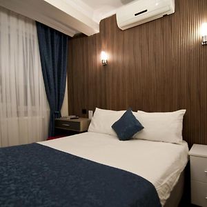 Economy Kamer met een King Size Bed in de Kelder